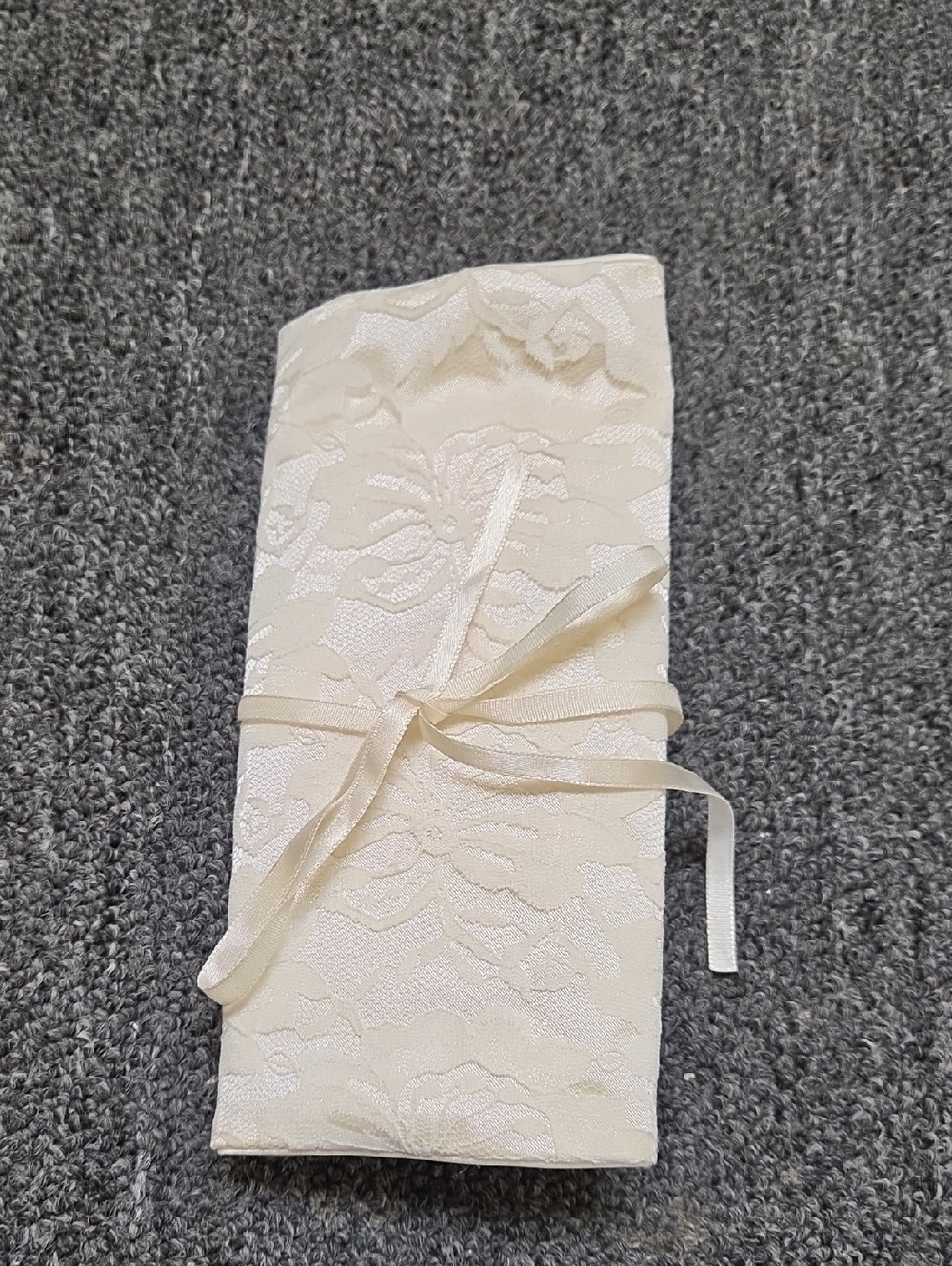 Source Unknown Cream Floral Jacquard Ribbon Wallet